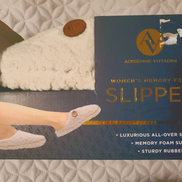 Womens slippers - Picture 1 of 5